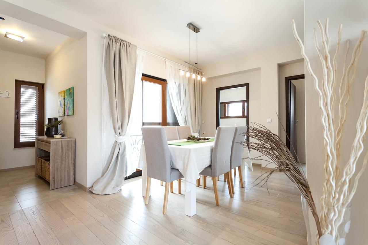 Renata Apartment 2Br, Near Beach Petrcane Eksteriør bilde